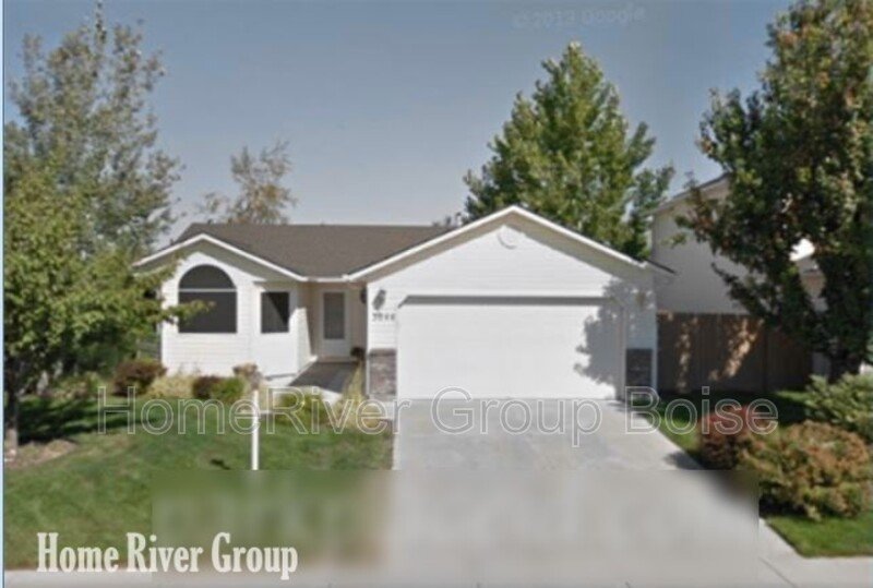 Charming 3-Bedroom Home with Vaulted Ceilings and Spacious Backyard property image