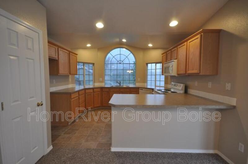 Charming 3-Bedroom Home with Vaulted Ceilings and Spacious Backyard property image