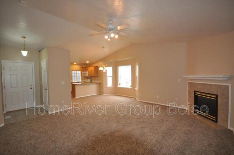 Charming 3-Bedroom Home with Vaulted Ceilings and Spacious Backyard property image