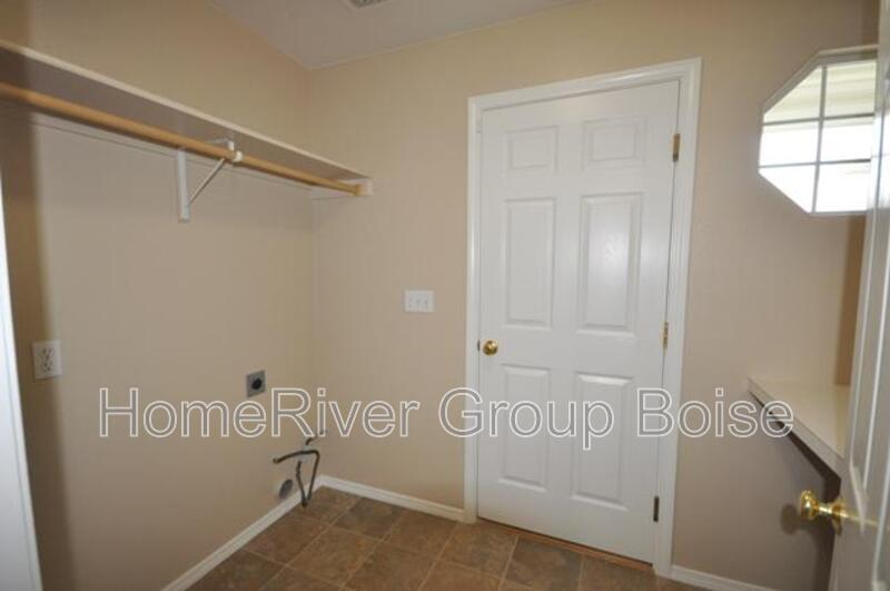 Charming 3-Bedroom Home with Vaulted Ceilings and Spacious Backyard property image