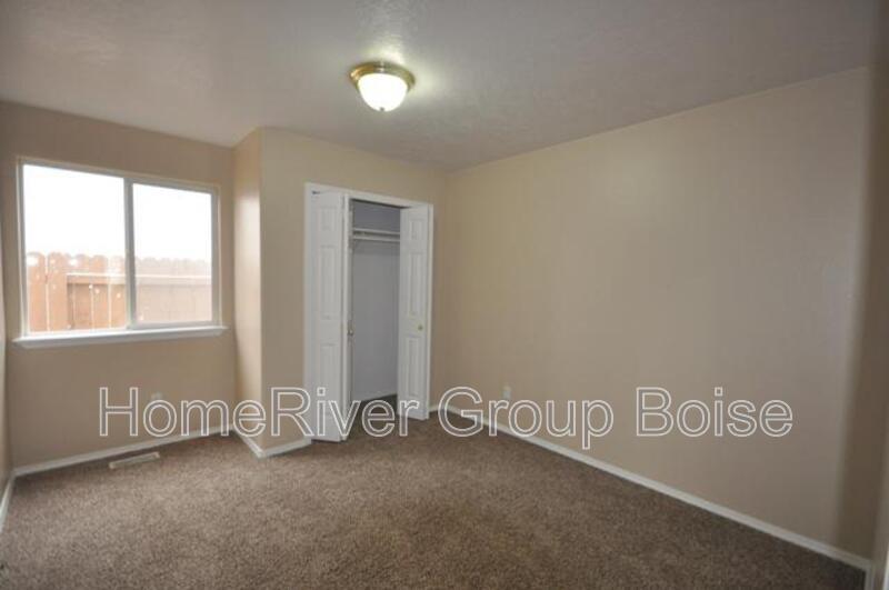 Charming 3-Bedroom Home with Vaulted Ceilings and Spacious Backyard property image