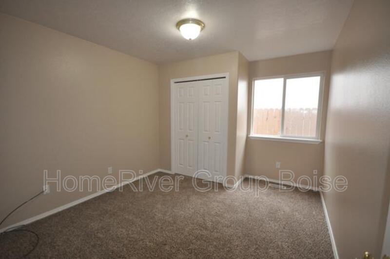 Charming 3-Bedroom Home with Vaulted Ceilings and Spacious Backyard property image