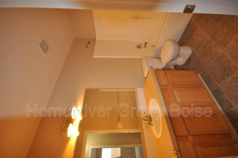 Charming 3-Bedroom Home with Vaulted Ceilings and Spacious Backyard property image