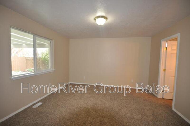 Charming 3-Bedroom Home with Vaulted Ceilings and Spacious Backyard property image