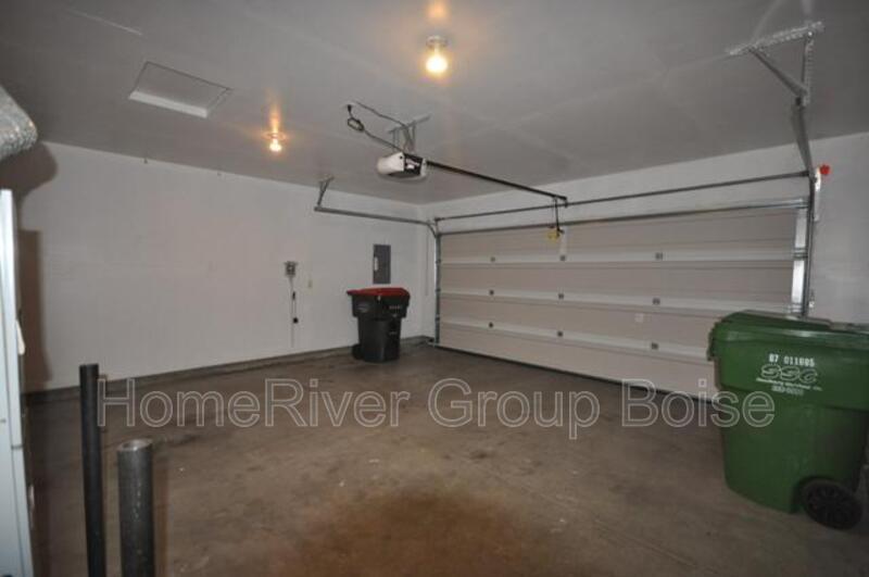 Charming 3-Bedroom Home with Vaulted Ceilings and Spacious Backyard property image