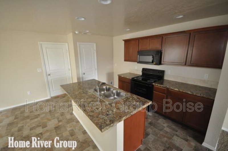 Charming Craftsman Home Near Community Pool and Park! property image