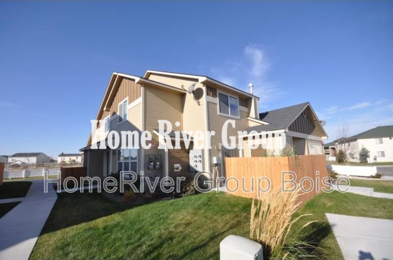 Charming 2-Bedroom Townhome with Community Pool, Clubhouse in Sendero property image