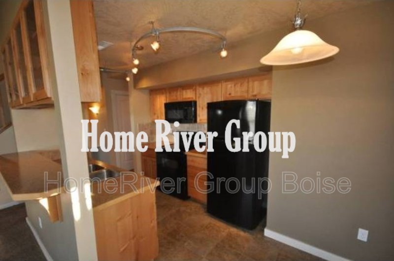 Charming 2-Bedroom Townhome with Community Pool, Clubhouse in Sendero property image