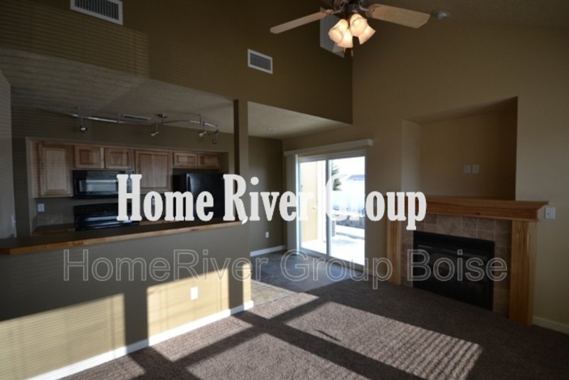Charming 2-Bedroom Townhome with Community Pool, Clubhouse in Sendero property image