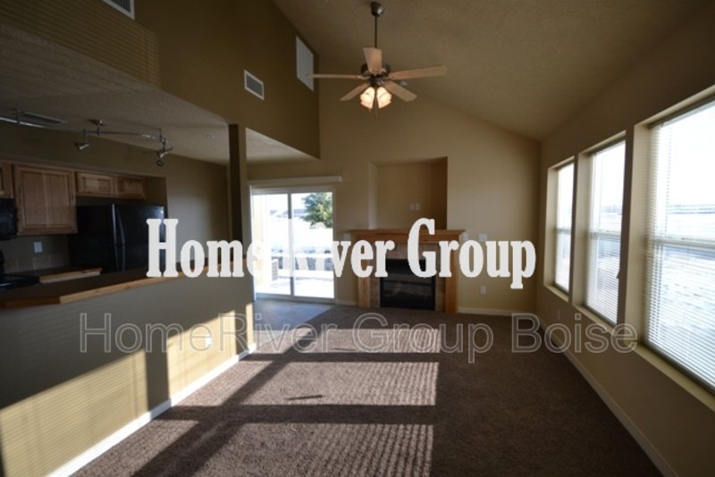 Charming 2-Bedroom Townhome with Community Pool, Clubhouse in Sendero property image