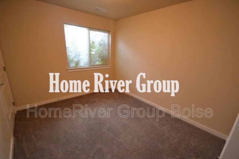 Charming 2-Bedroom Townhome with Community Pool, Clubhouse in Sendero property image